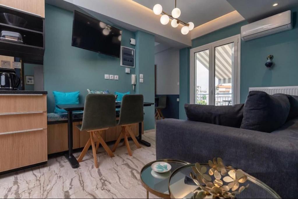 Artistic Apt In Vibrant Gazi With Large Terrace By Ghh Athena Bagian luar foto